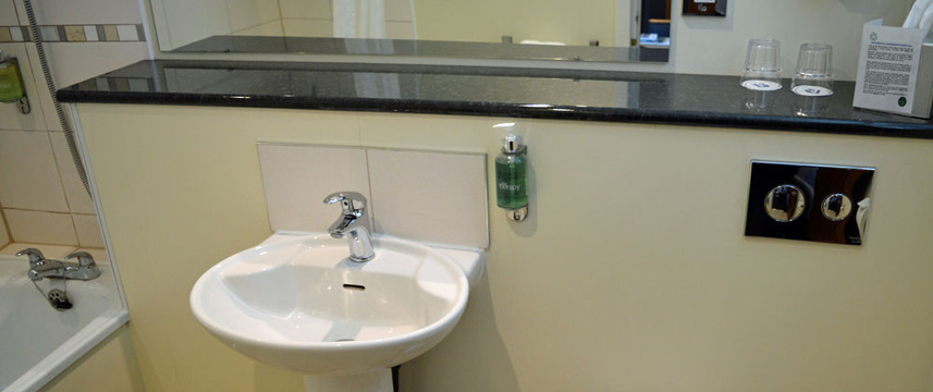 Best Western Kings Manor  Hotel Bathroom